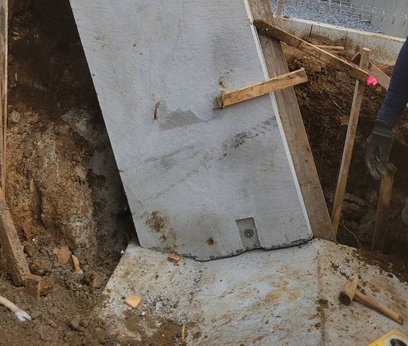 プレキャストコンクリート基礎（切土5m・間知ブロック用）の特注製作